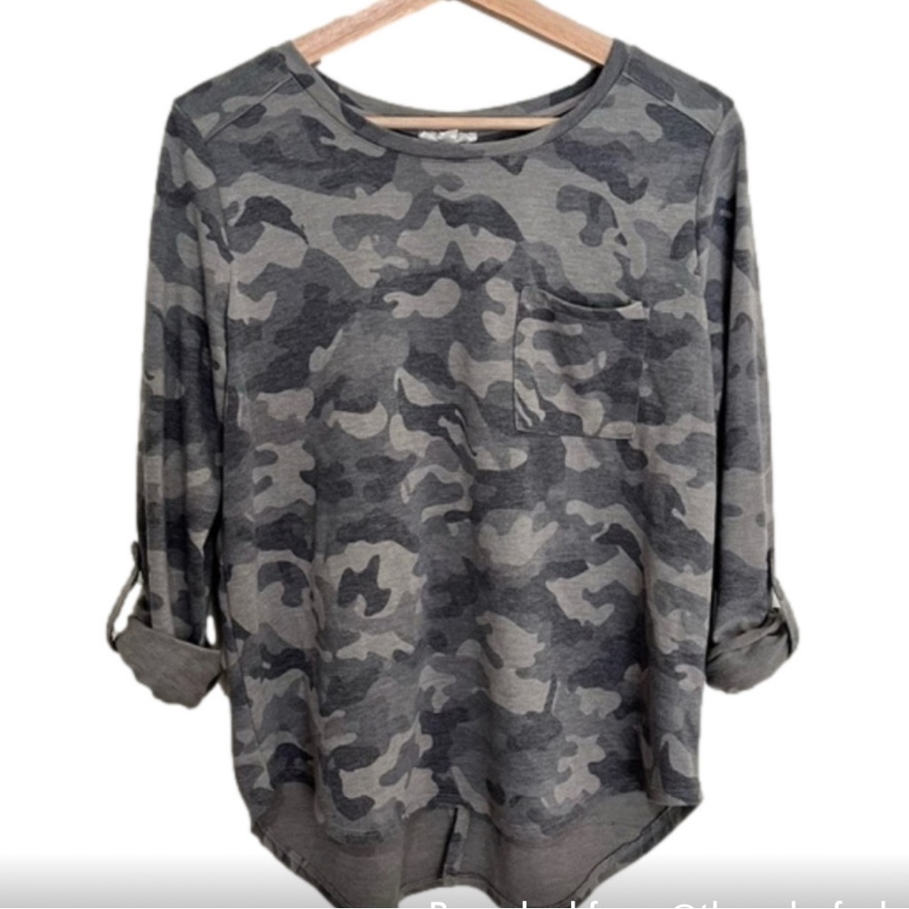 Jane & Delancey Camo Terry Split Back Top